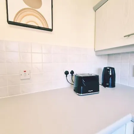Holiday home Spacious 2 Bed House Close To Parkway Station Bristol