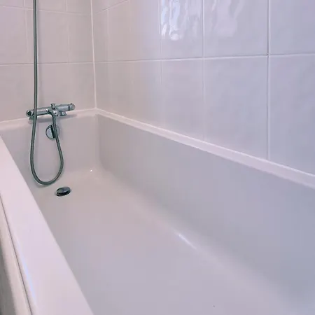 Holiday home Spacious 2 Bed House Close To Parkway Station