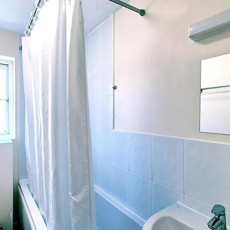 Holiday home Spacious 2 Bed House Close To Parkway Station Bristol