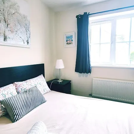 Holiday home Spacious 2 Bed House Close To Parkway Station *