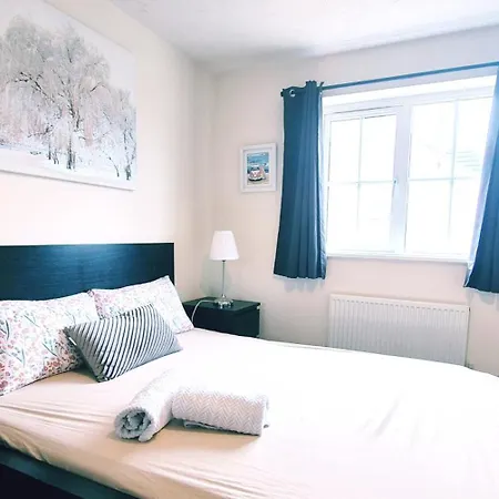 Holiday home Spacious 2 Bed House Close To Parkway Station *