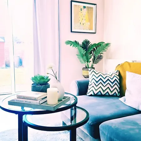 Park On The Doorstep, 2-bed Modern House In Stoke Gifford, Nr Parkway Station And Uwe Bristol