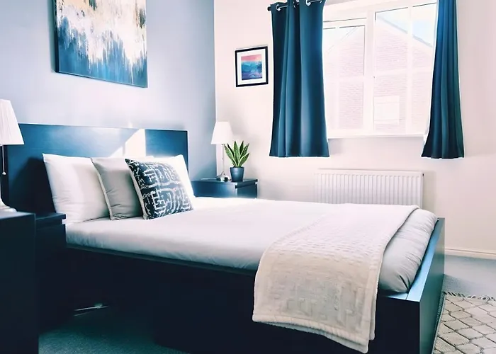 Park On The Doorstep, 2-bed Modern House In Stoke Gifford, Nr Parkway Station And Uwe