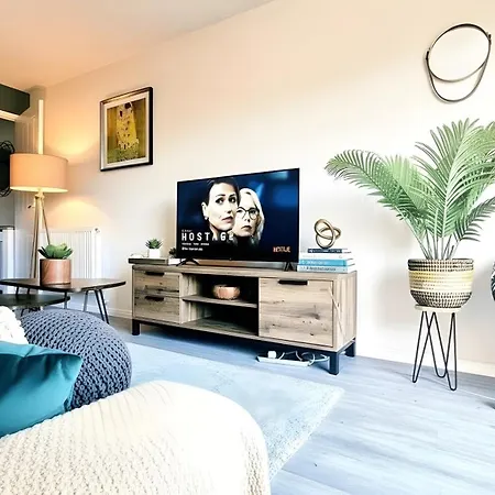 Park On The Doorstep, 2-bed Modern House In Stoke Gifford, Nr Parkway Station And Uwe Hébergement de vacances *