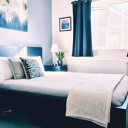 Park On The Doorstep, 2-bed Modern House In Stoke Gifford, Nr Parkway Station And Uwe