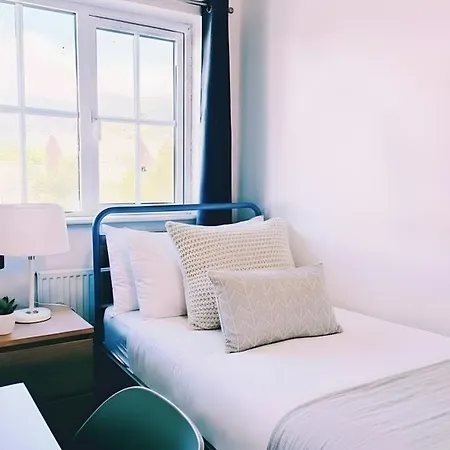 Park On The Doorstep, 2-bed Modern House In Stoke Gifford, Nr Parkway Station And Uwe Hébergement de vacances Bristol