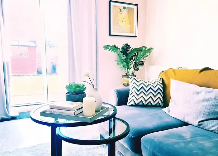 Park On The Doorstep, 2-bed Modern House In Stoke Gifford, Nr Parkway Station And Uwe 布里斯托