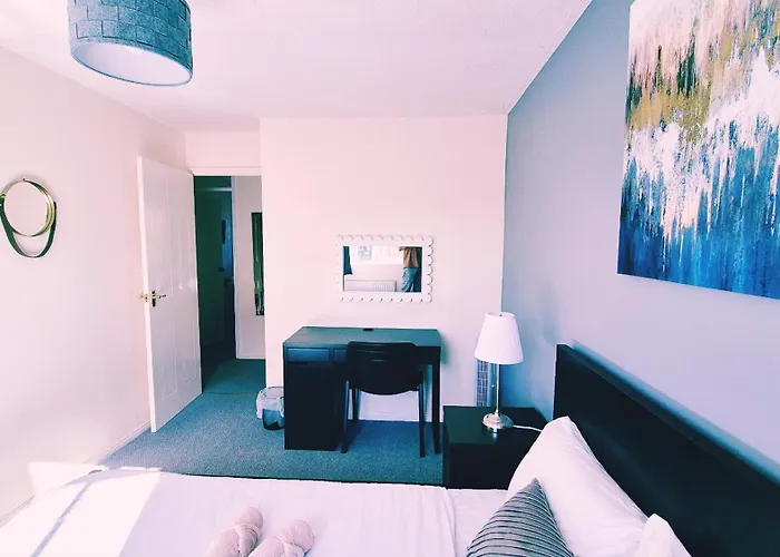 Park On The Doorstep, 2-bed Modern House In Stoke Gifford, Nr Parkway Station And Uwe 度假居